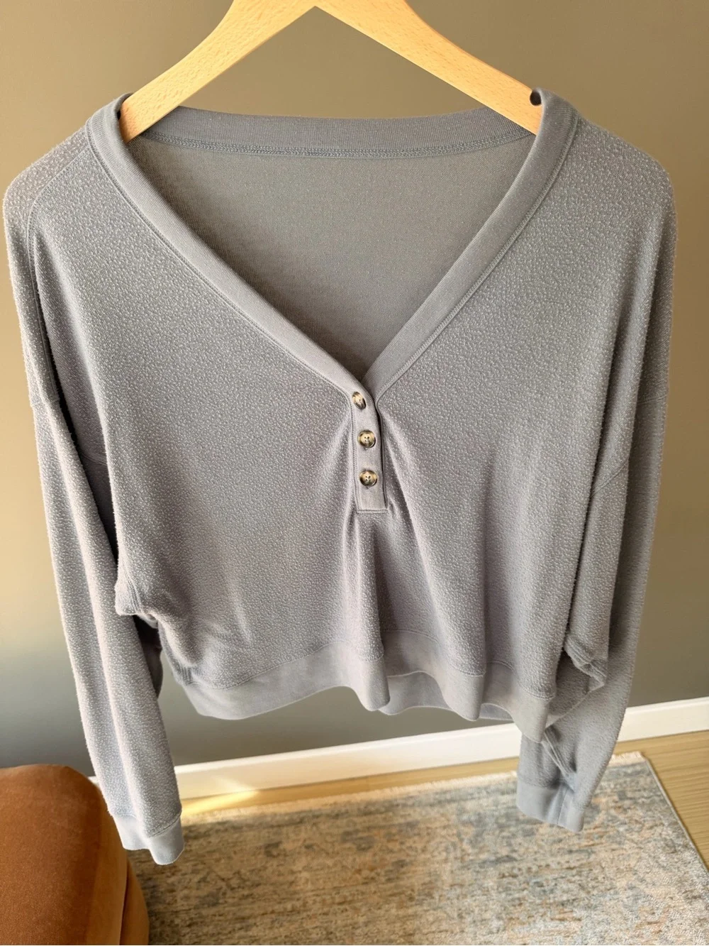ALO Yoga Gray-Blue V-Neck Long Sleeve Henley Top - Size XS